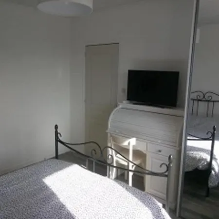 Chez Valou Et Mika Bed and Breakfast *